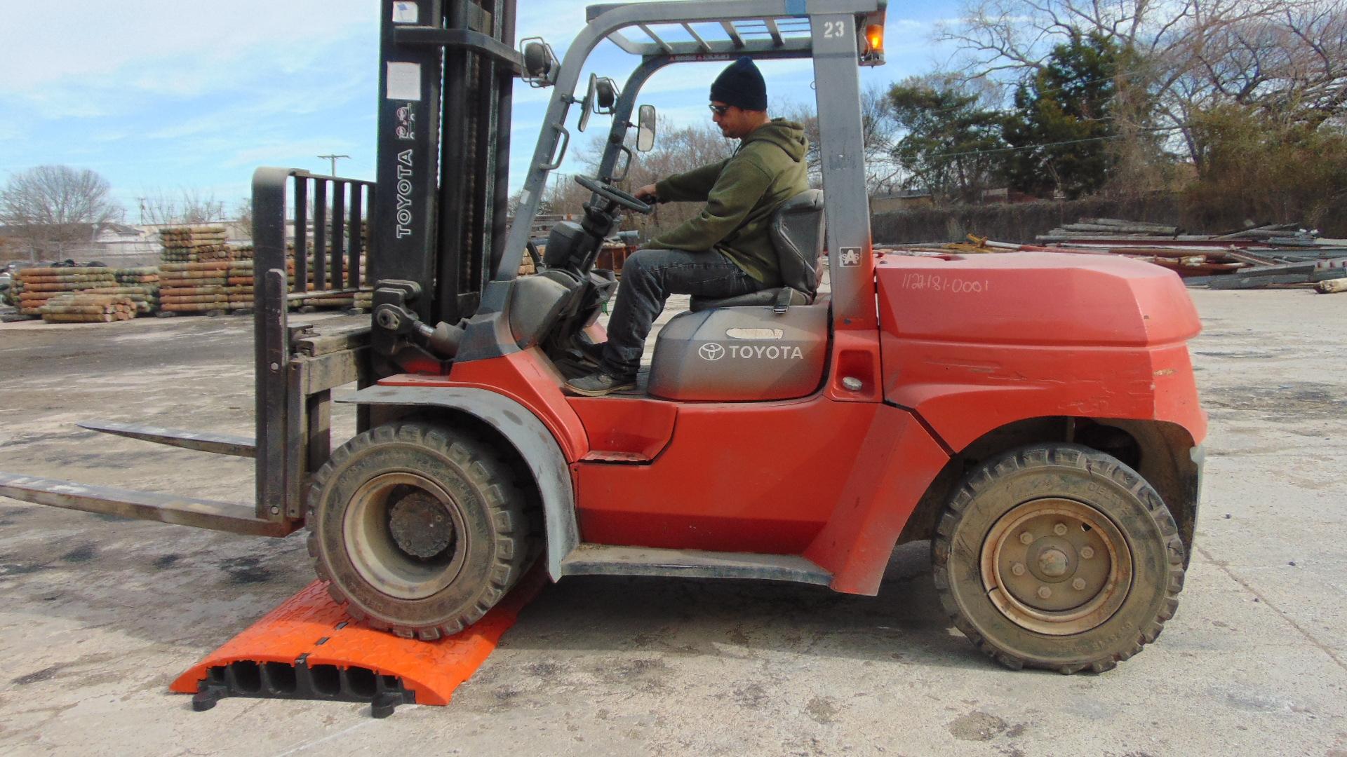 Cable Ramp Protector - 40" x 27-1/2" x 7-1/4"