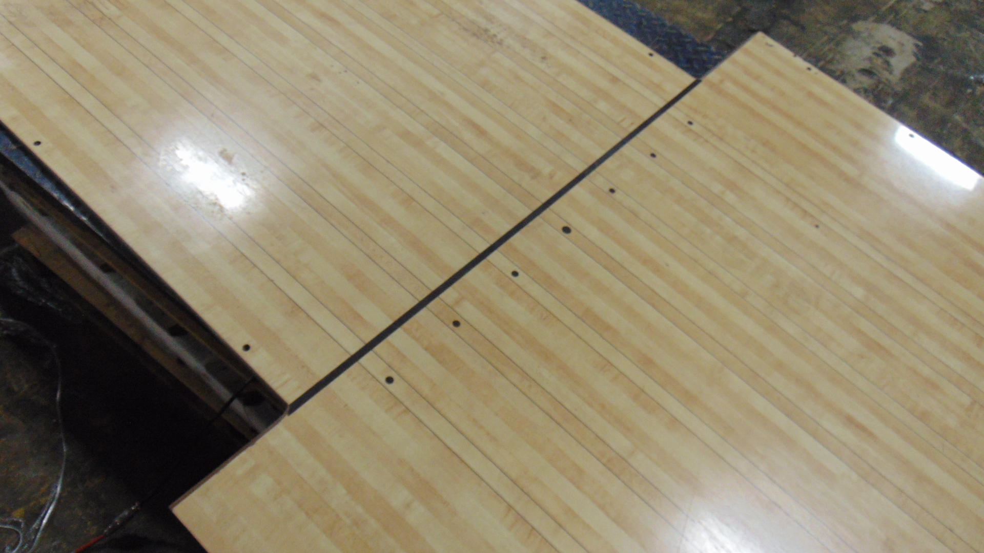 Synthetic Bowling Alley Wood - T-Shaped Dots - 10' x 5' x 7/16" - Image 3