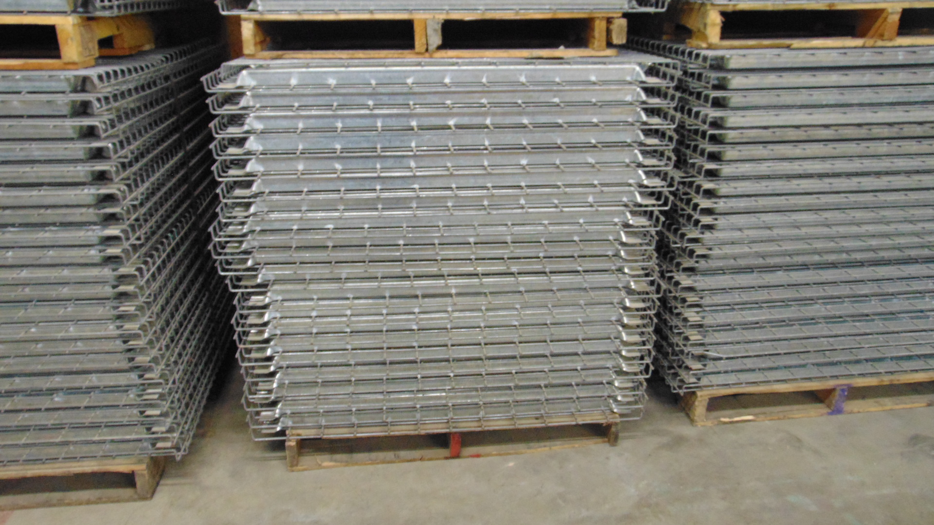 Flared Wire Decking - 46" x 46" x 1-5/8" - Image 6