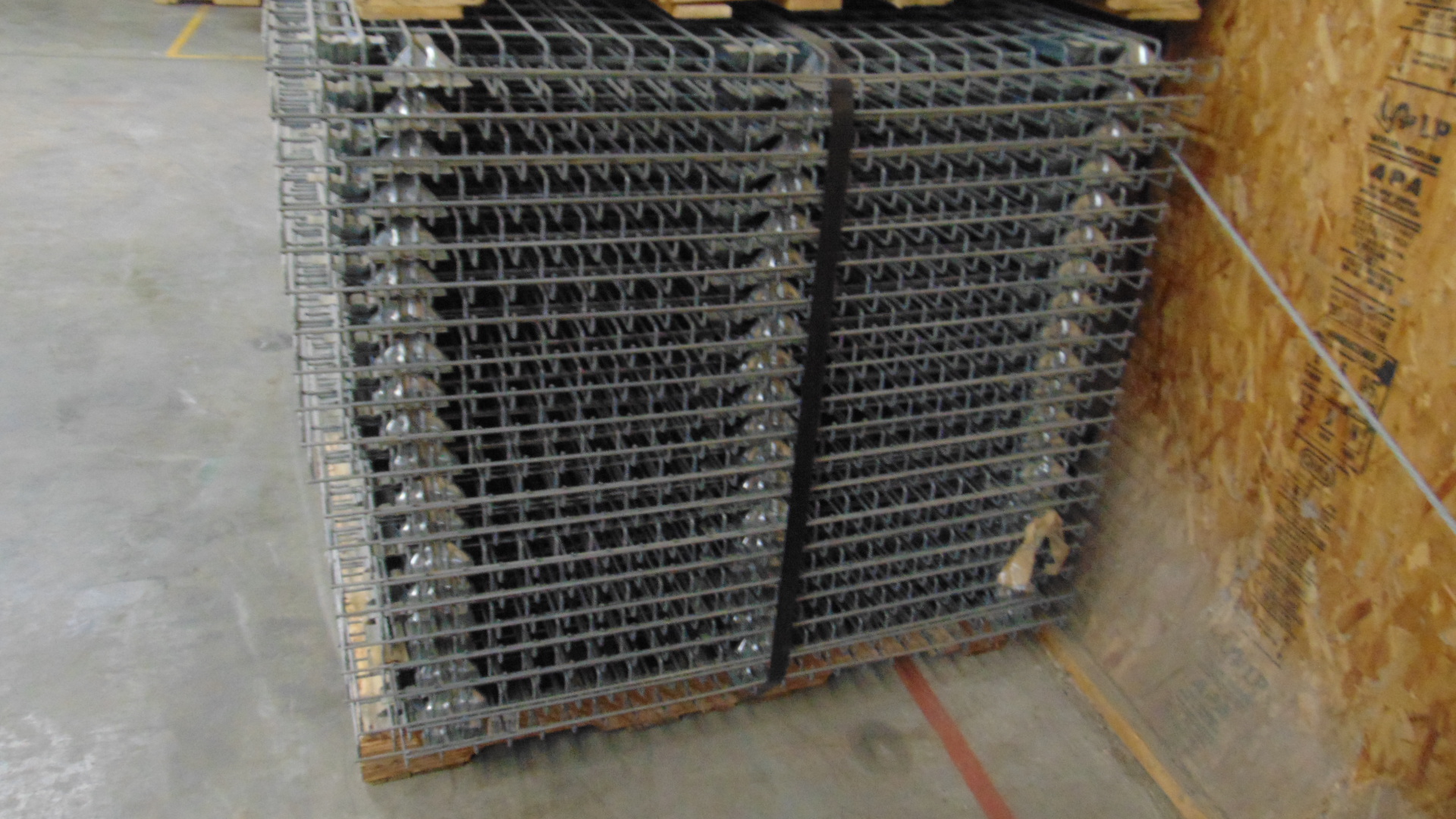 Flared Wire Decking - 46" x 46" x 1-5/8" - Image 7
