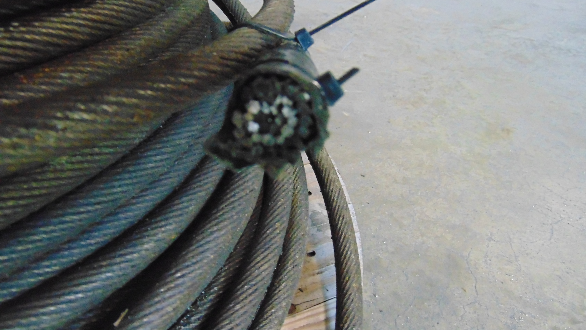 Steel Cable - 5/8" (DIA) x 550' - Image 2