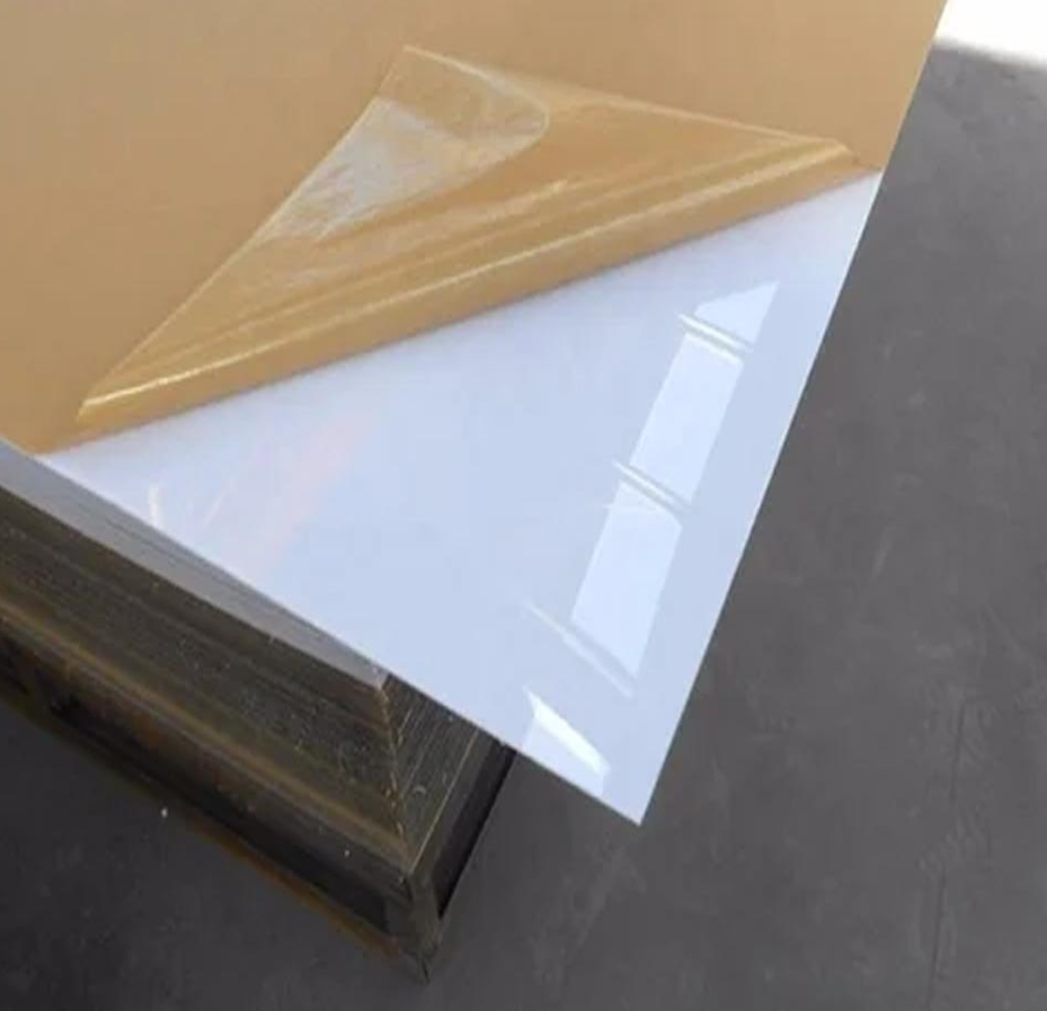 A white sheet of acrylic plexiglass