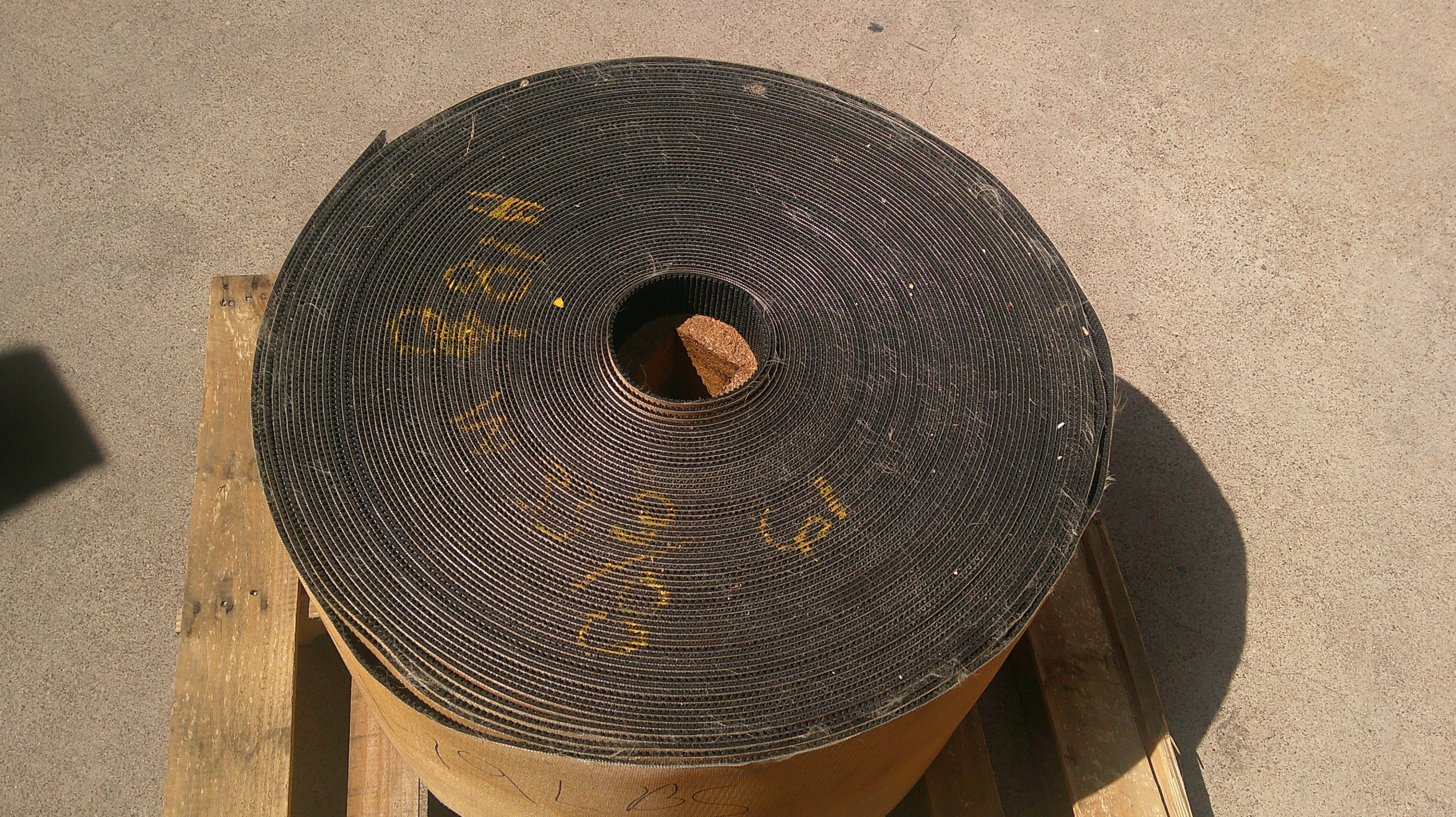 Rough Top Conveyor 18-1/2" x 300' x 1/8" - 1ply - Image 3