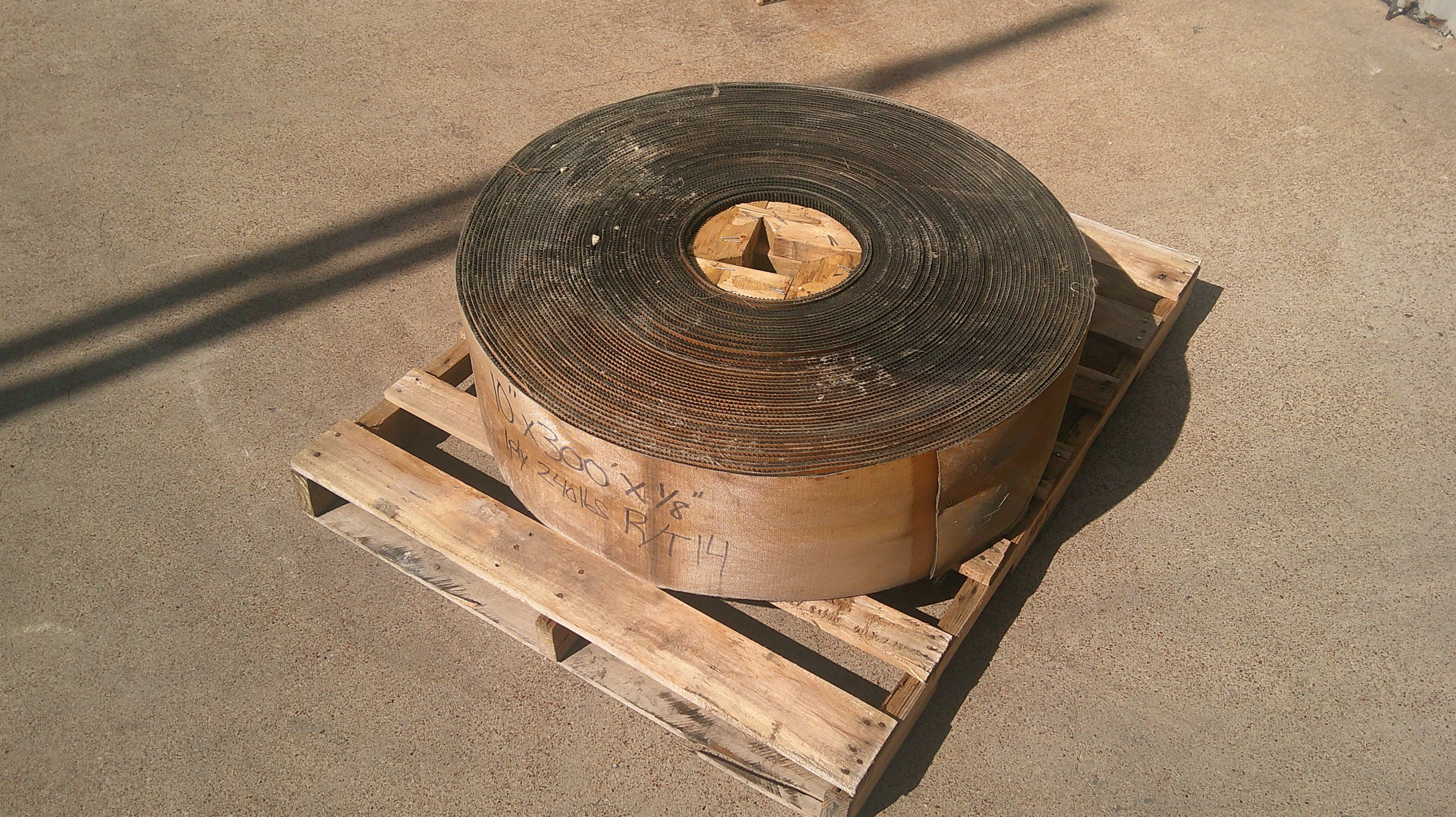 Rough Top Conveyor 10" x 300' x 1/8" - 1ply - Image 3