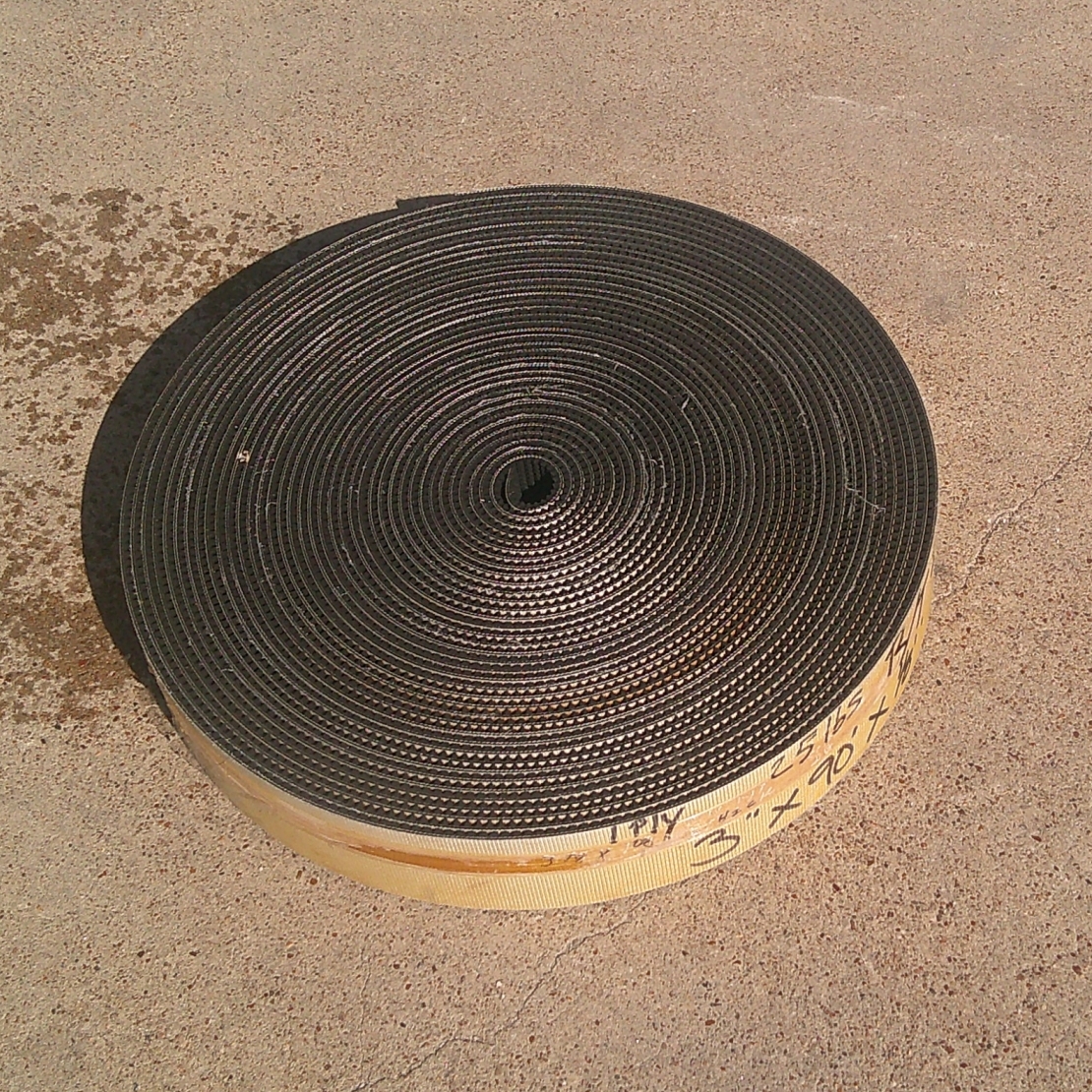 Rough Top Conveyor 3" x 90' x 1/8" - 1ply