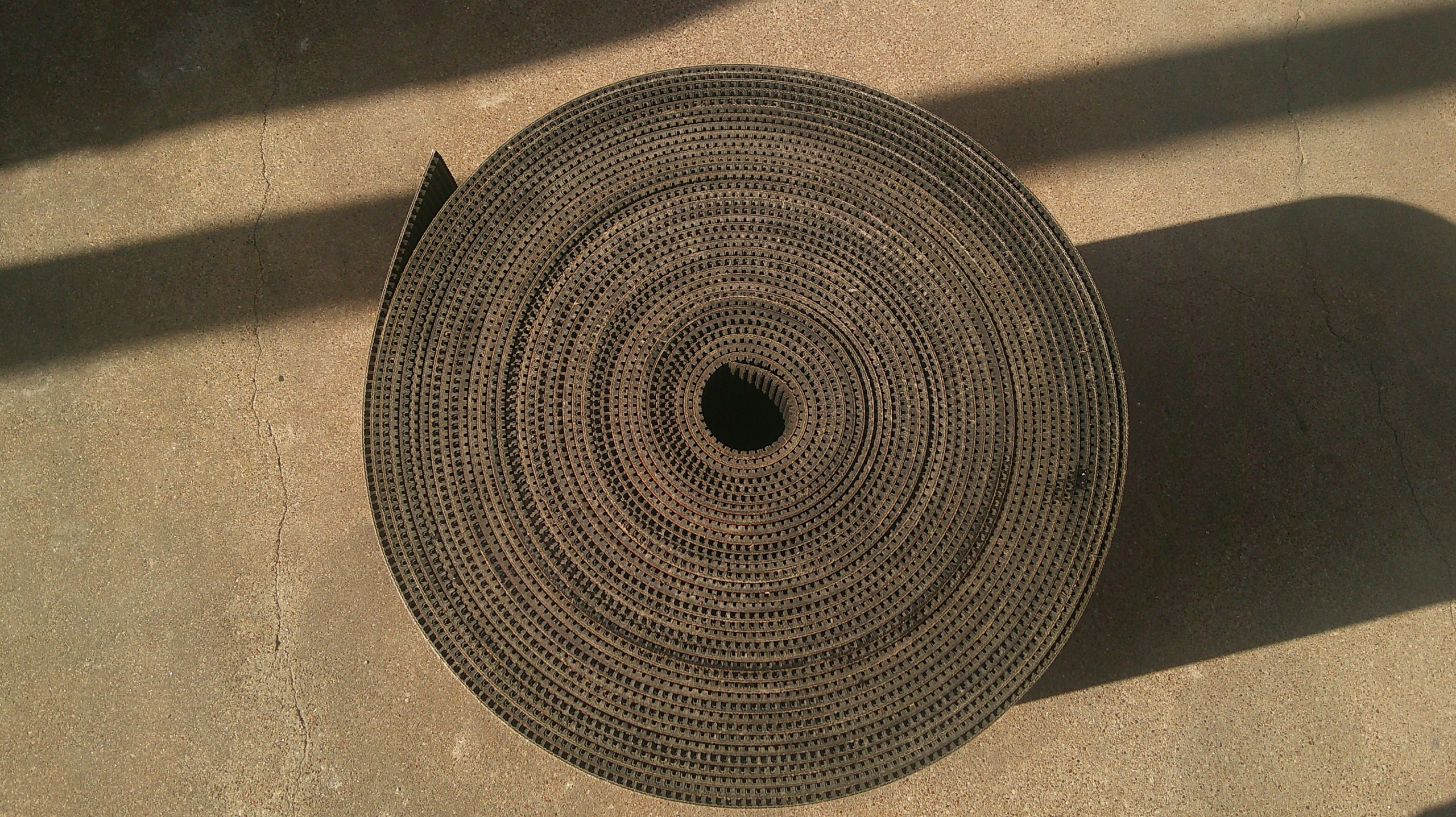Rough Top Conveyor 24" x 100' x 1/8" - 1ply - Image 4