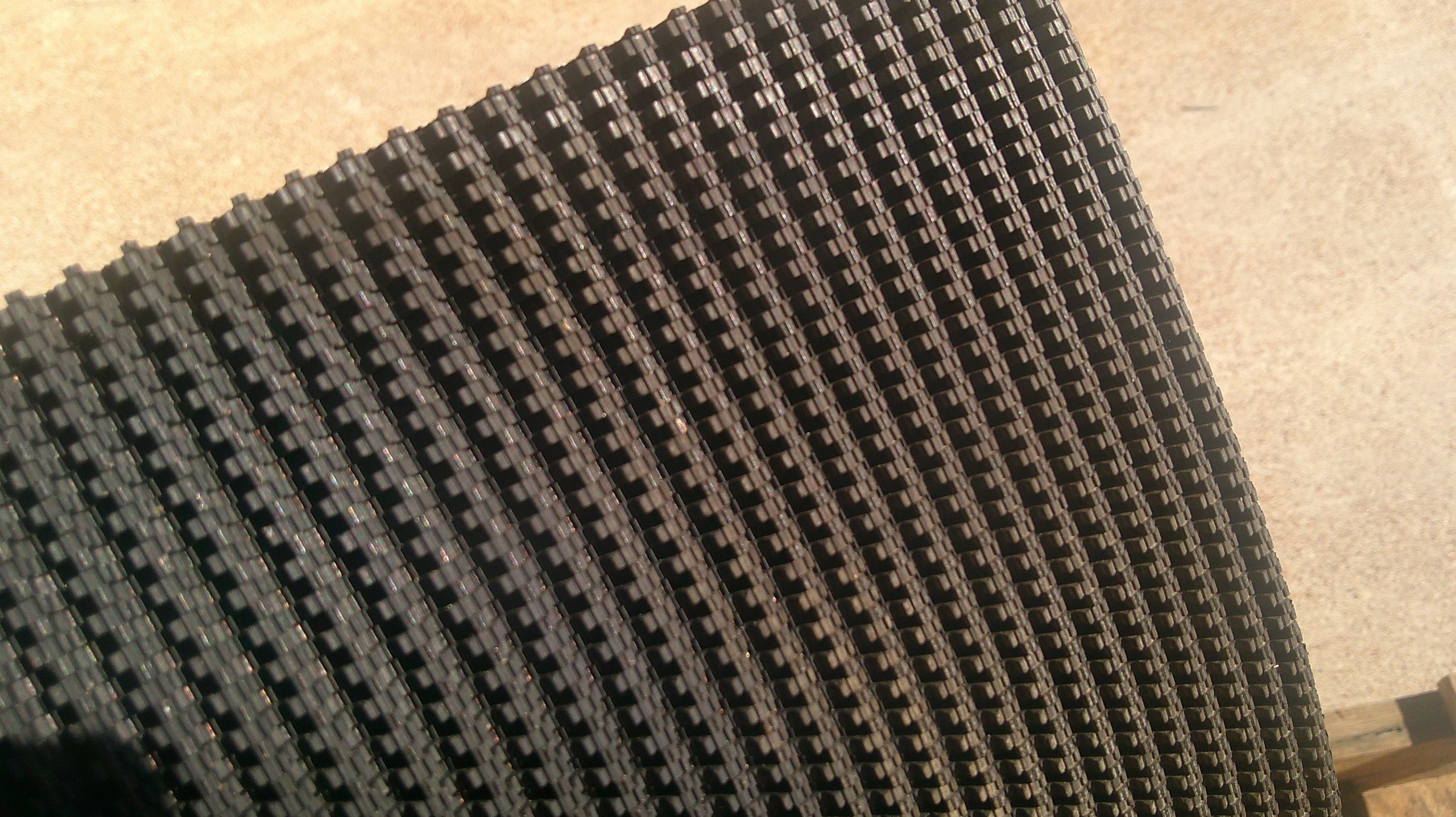 Rough Top Conveyor 28-1/2" x 180' x 1/8" - 1ply - Image 4
