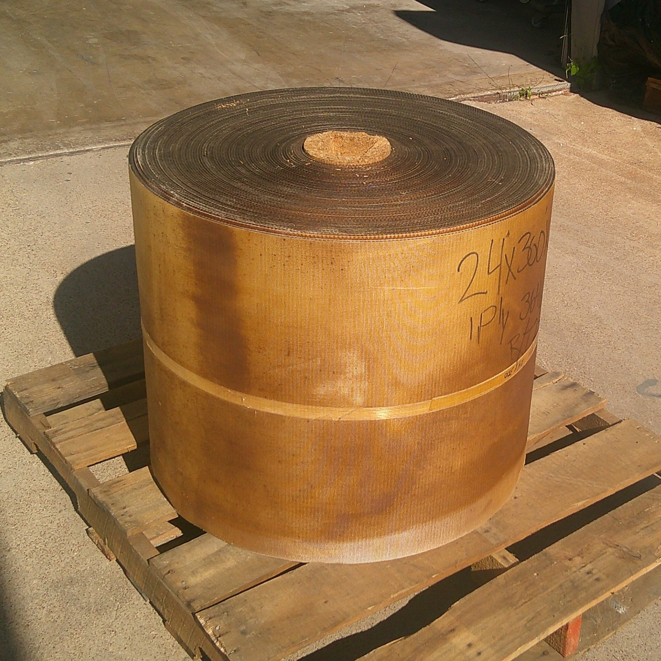 Rough Top Conveyor 24" x 300' x 1/8" - 1ply