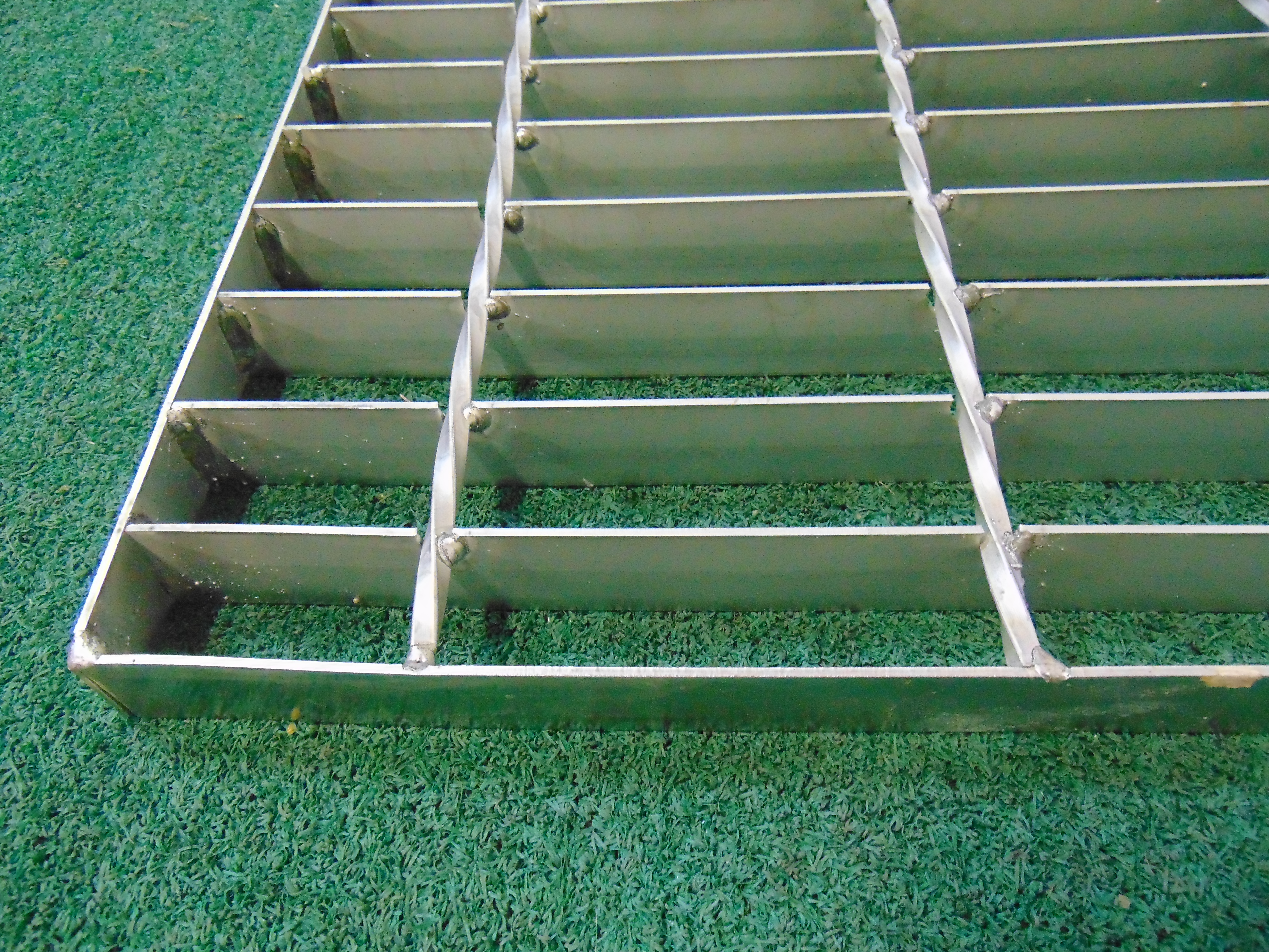 Steel Grating - Stainless - 41-5/8" x 41-1/4" x 1" - Image 2