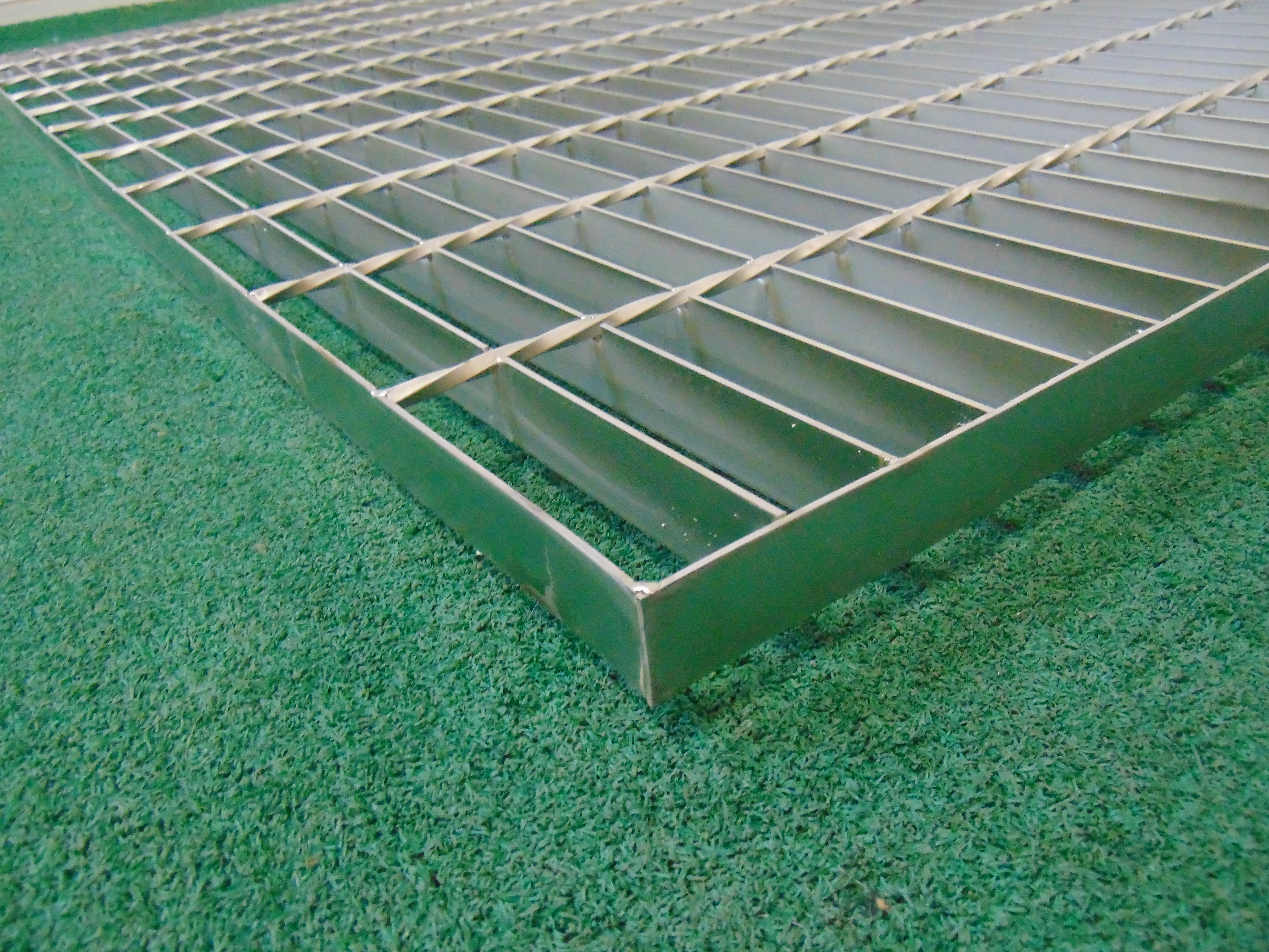Steel Grating - Stainless - 41-5/8" x 41-1/4" x 1" - Image 3