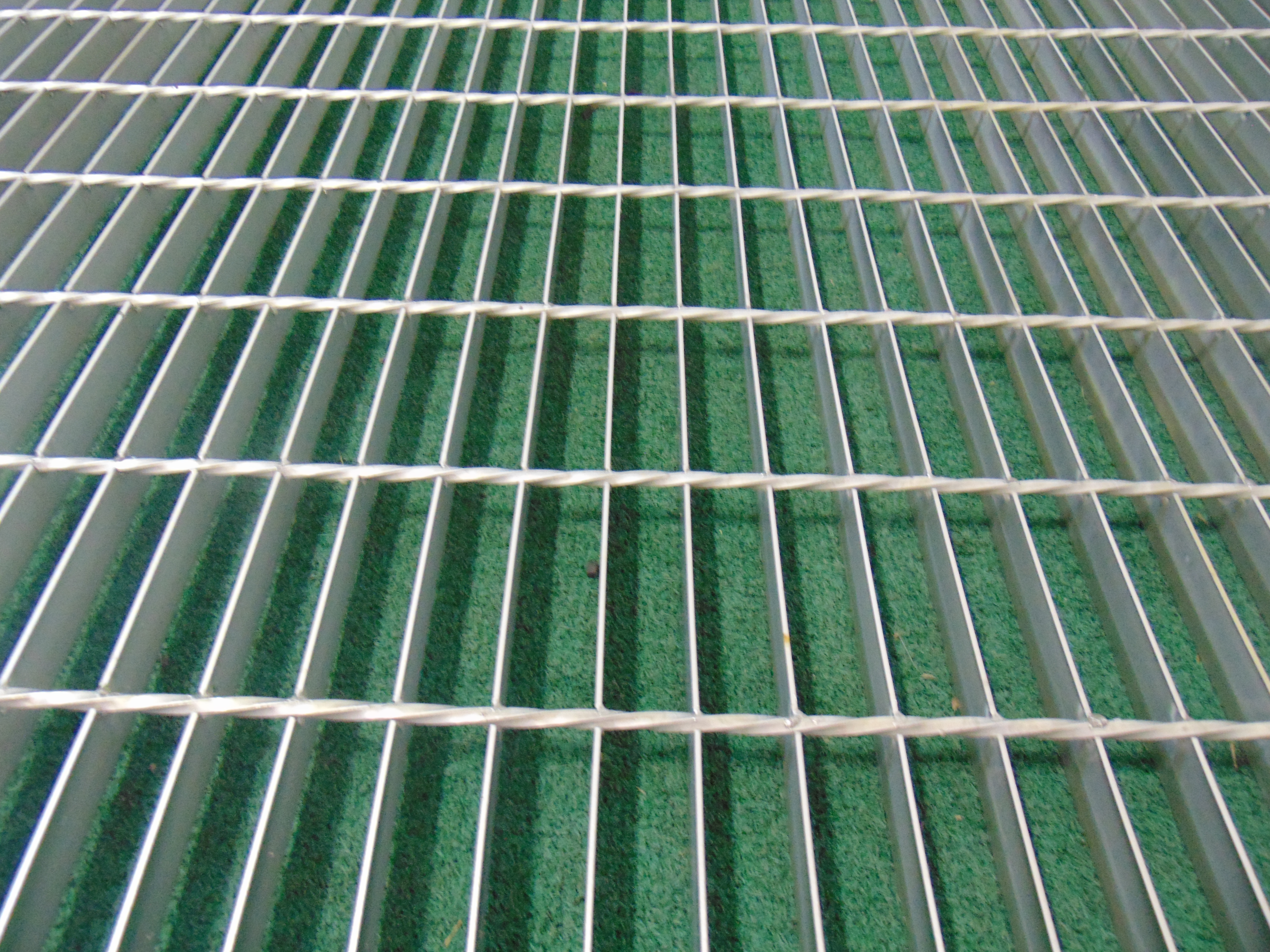 Steel Grating - Stainless - 41-5/8" x 41-1/4" x 1" - Image 4
