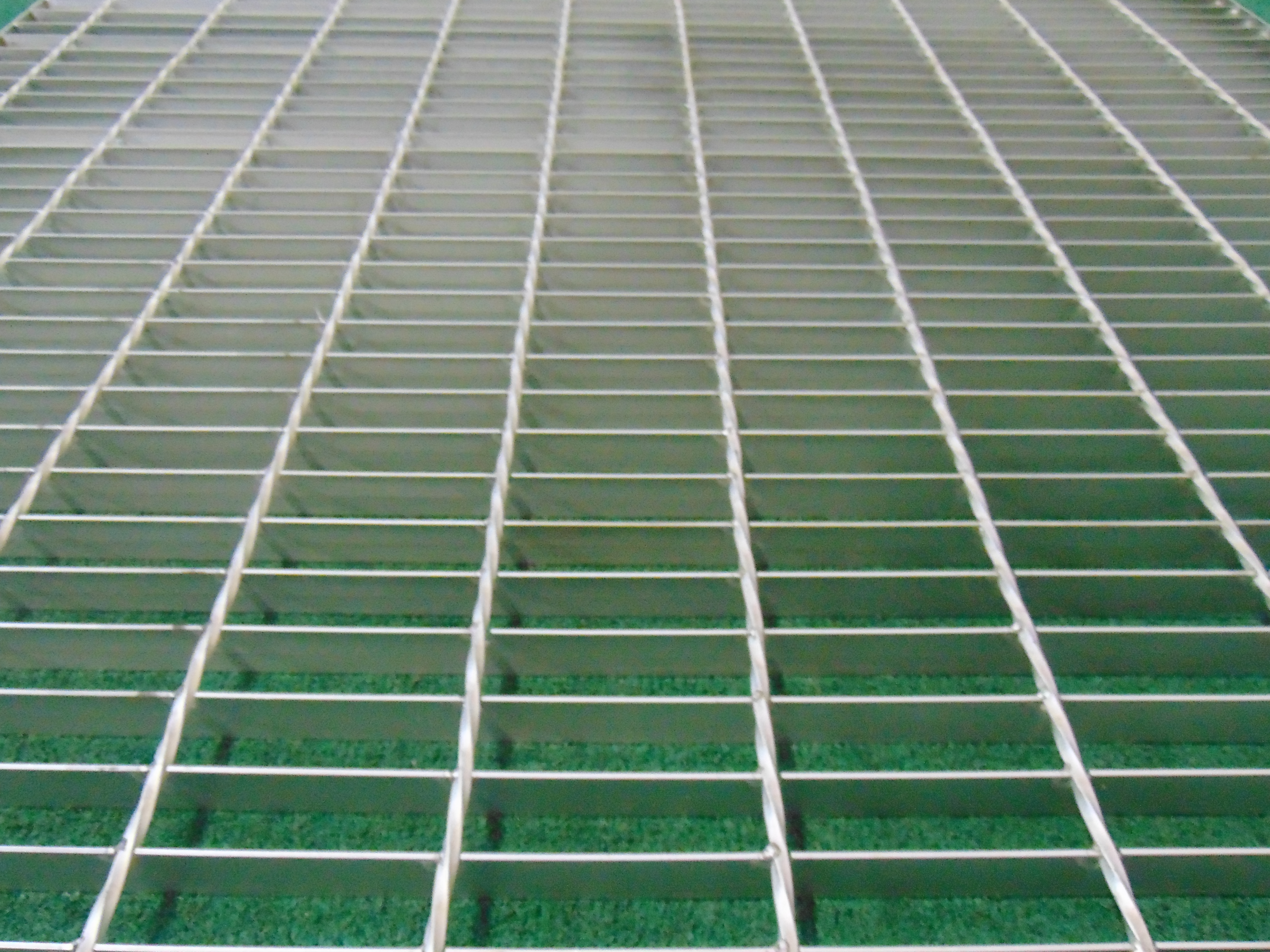 Steel Grating - Stainless - 41-5/8" x 41-1/4" x 1" - Image 5