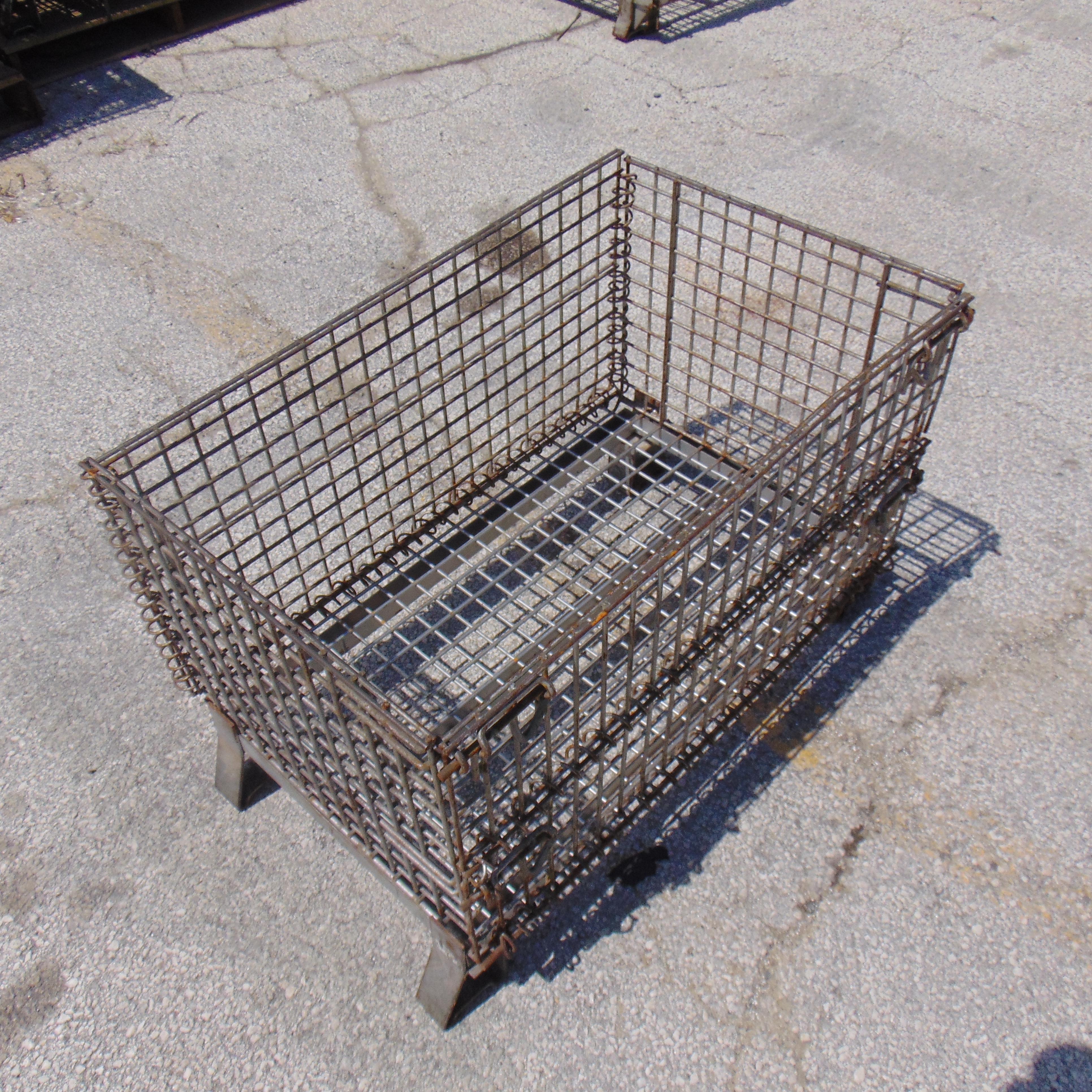 Collapsible Wire Bin