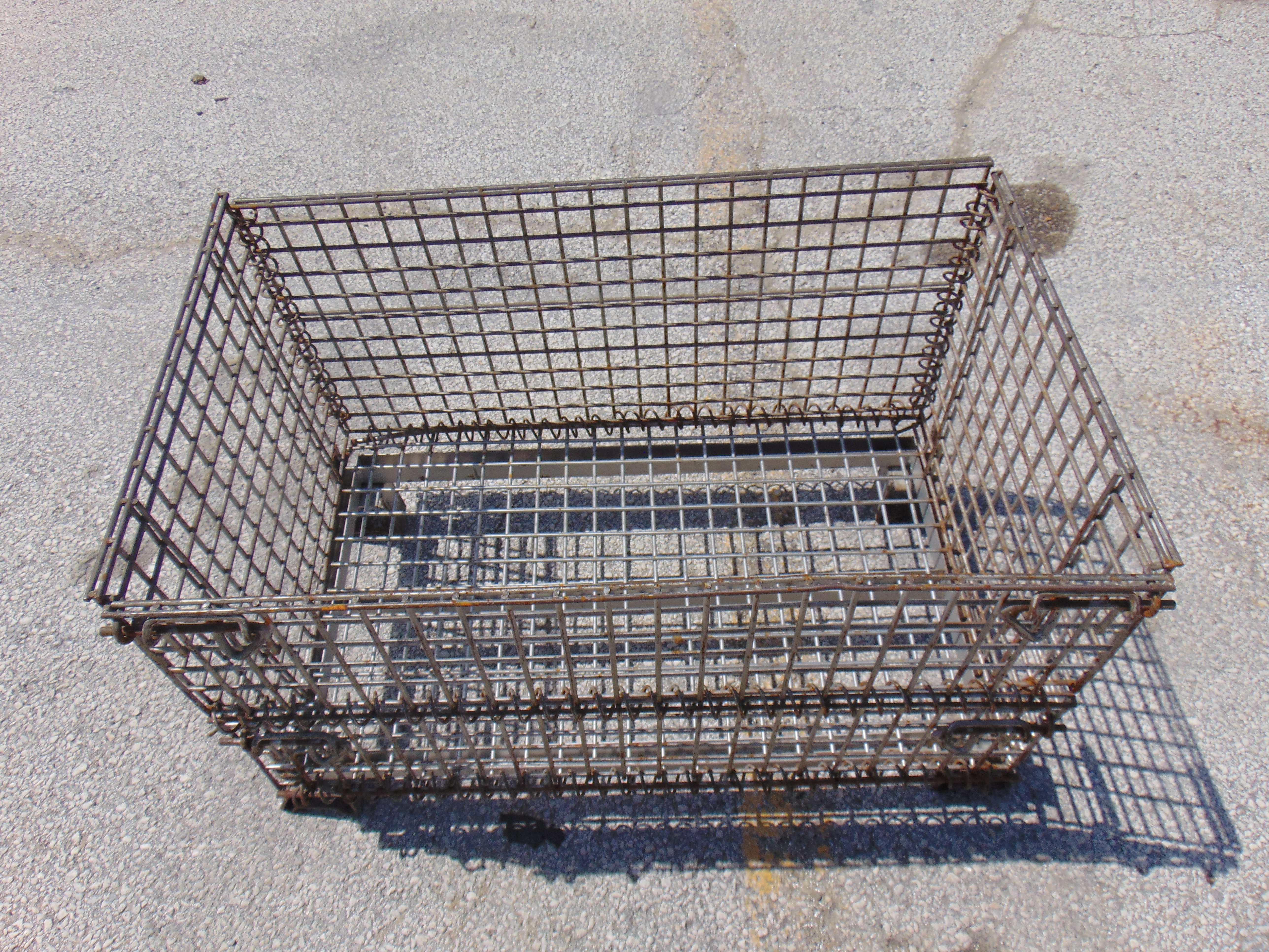 Collapsible Wire Bin