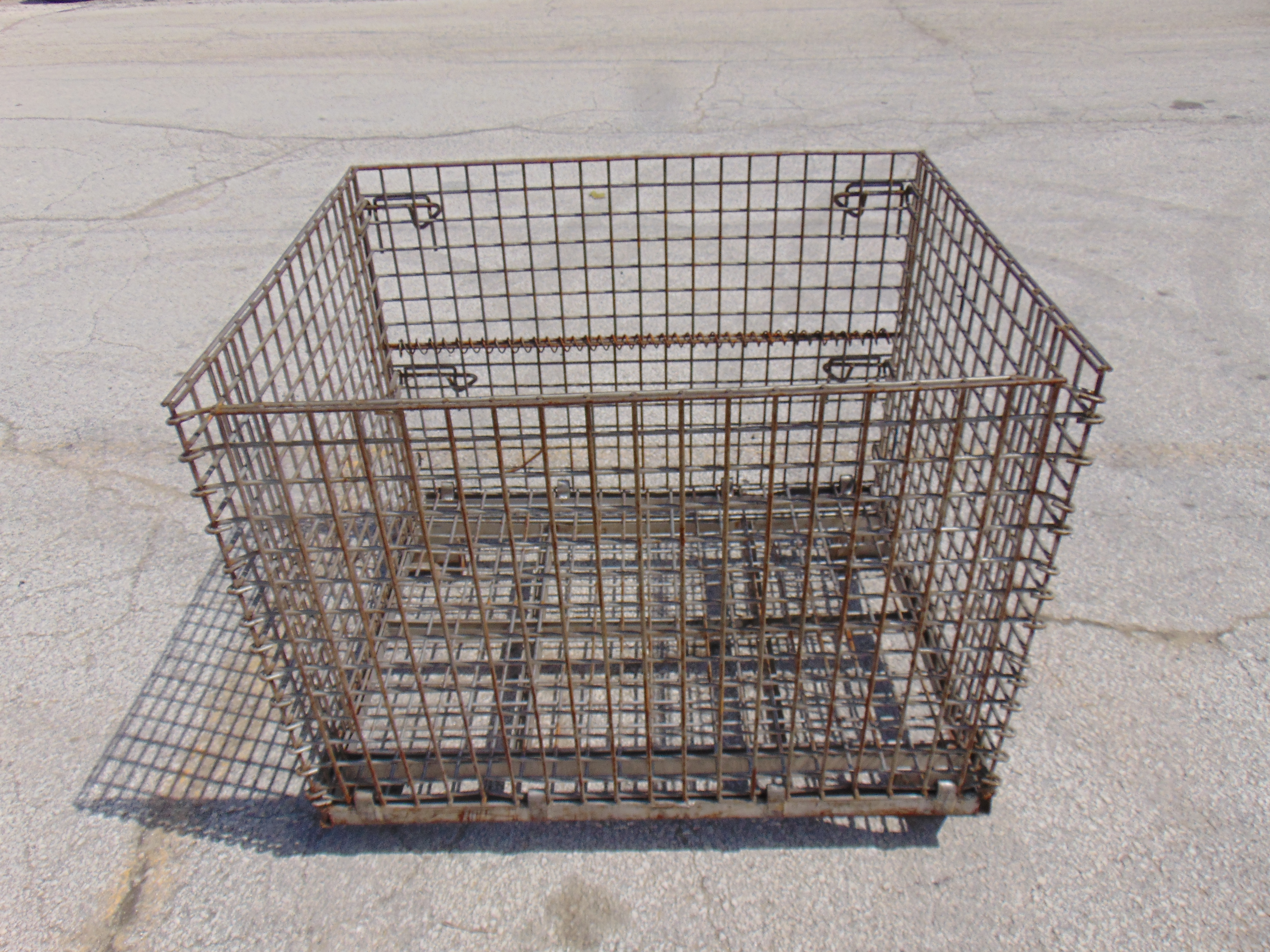 Collapsible Wire Bin