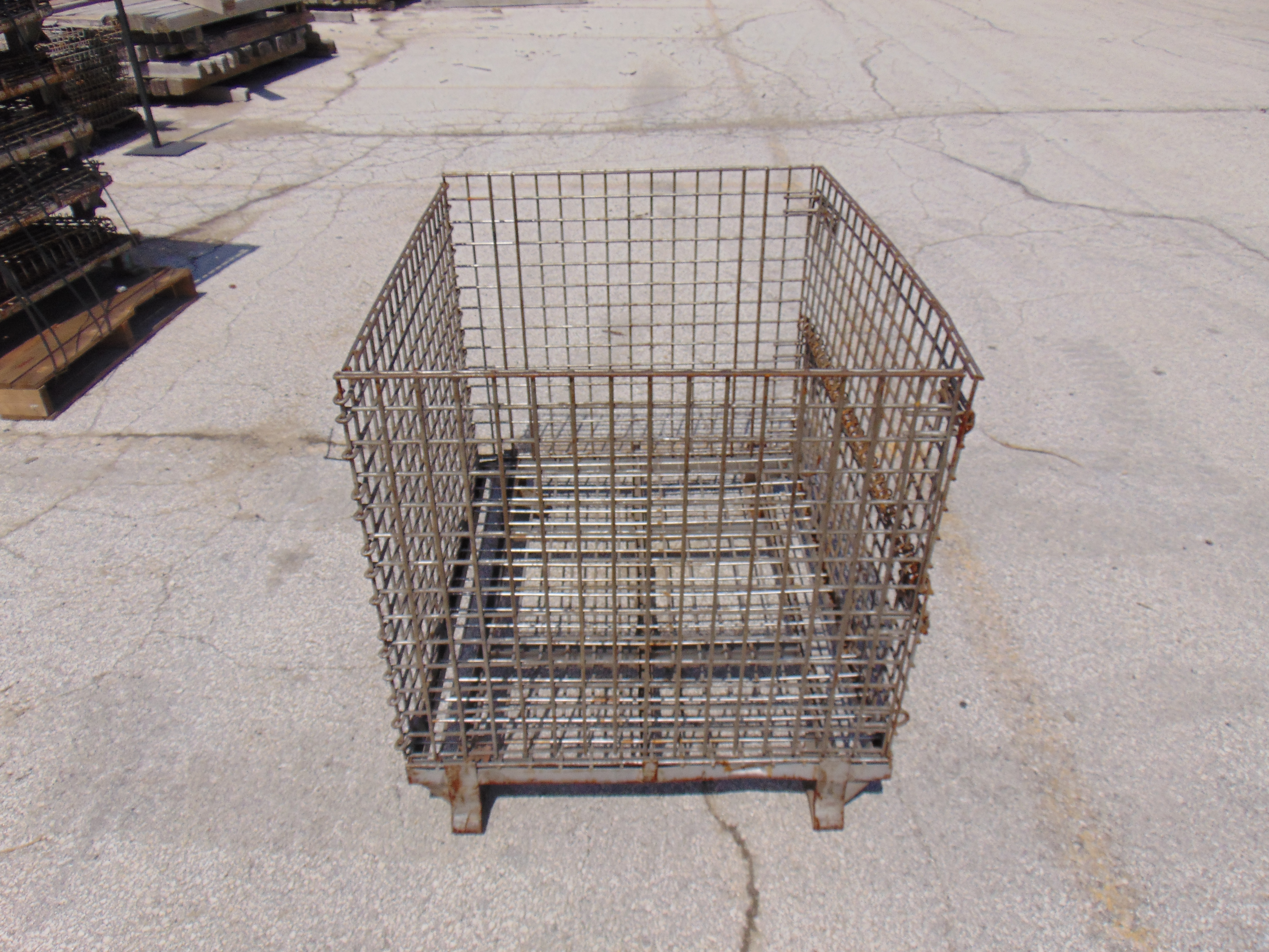 Collapsible Wire Bin