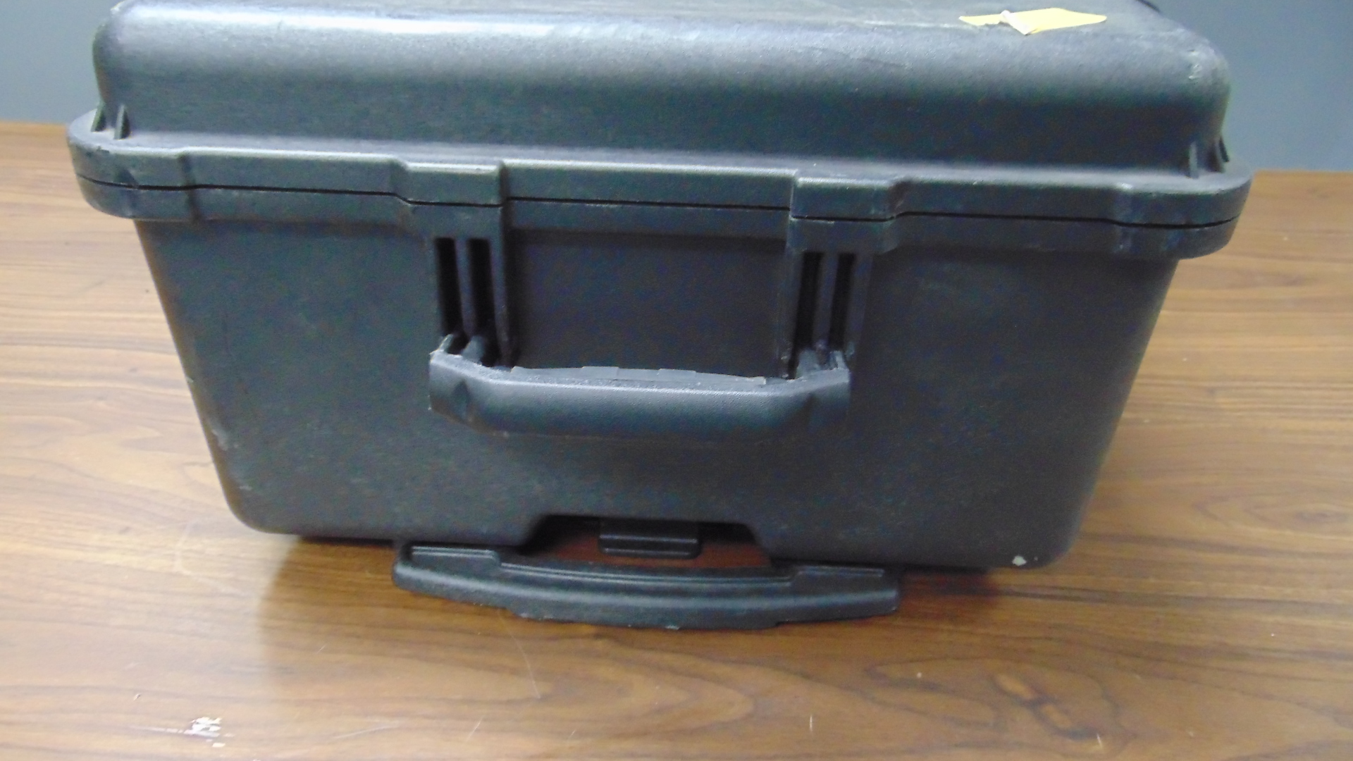Pelican Protective Hard Case - 21-1/2" x 17" x 10" - Image 10