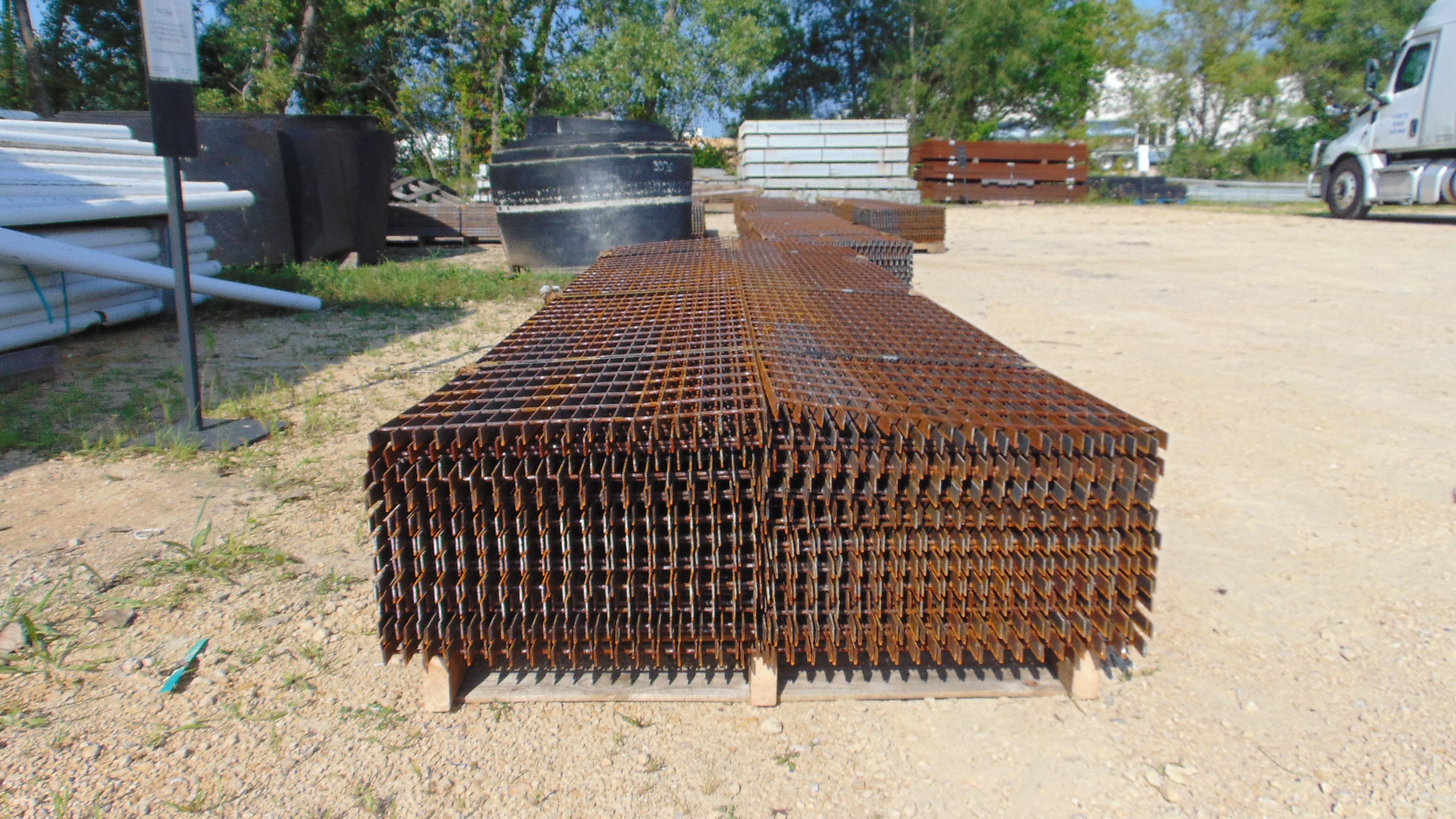 Steel Grating - 21-1/2" x 12' x 1" - Image 5