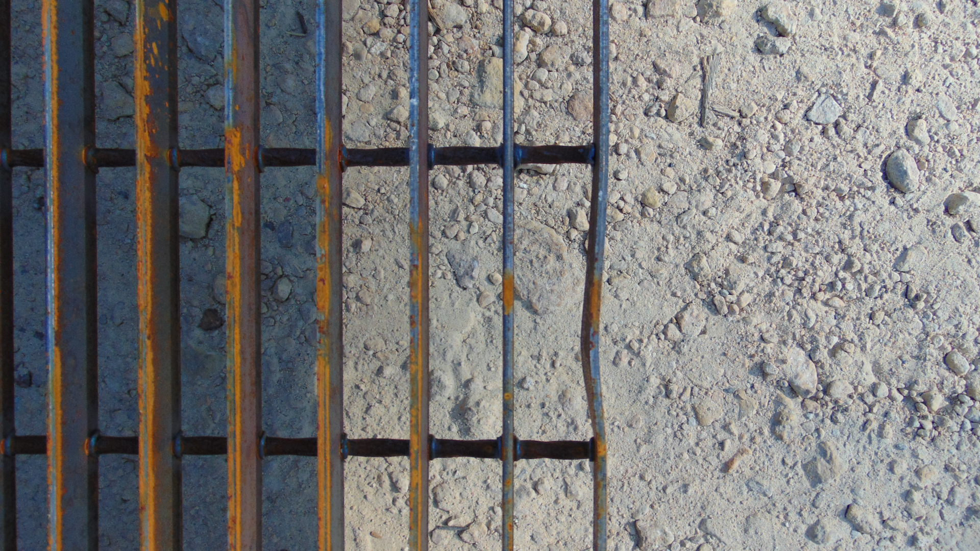 Steel Grating - 21-1/2" x 11' x 1" - Image 4