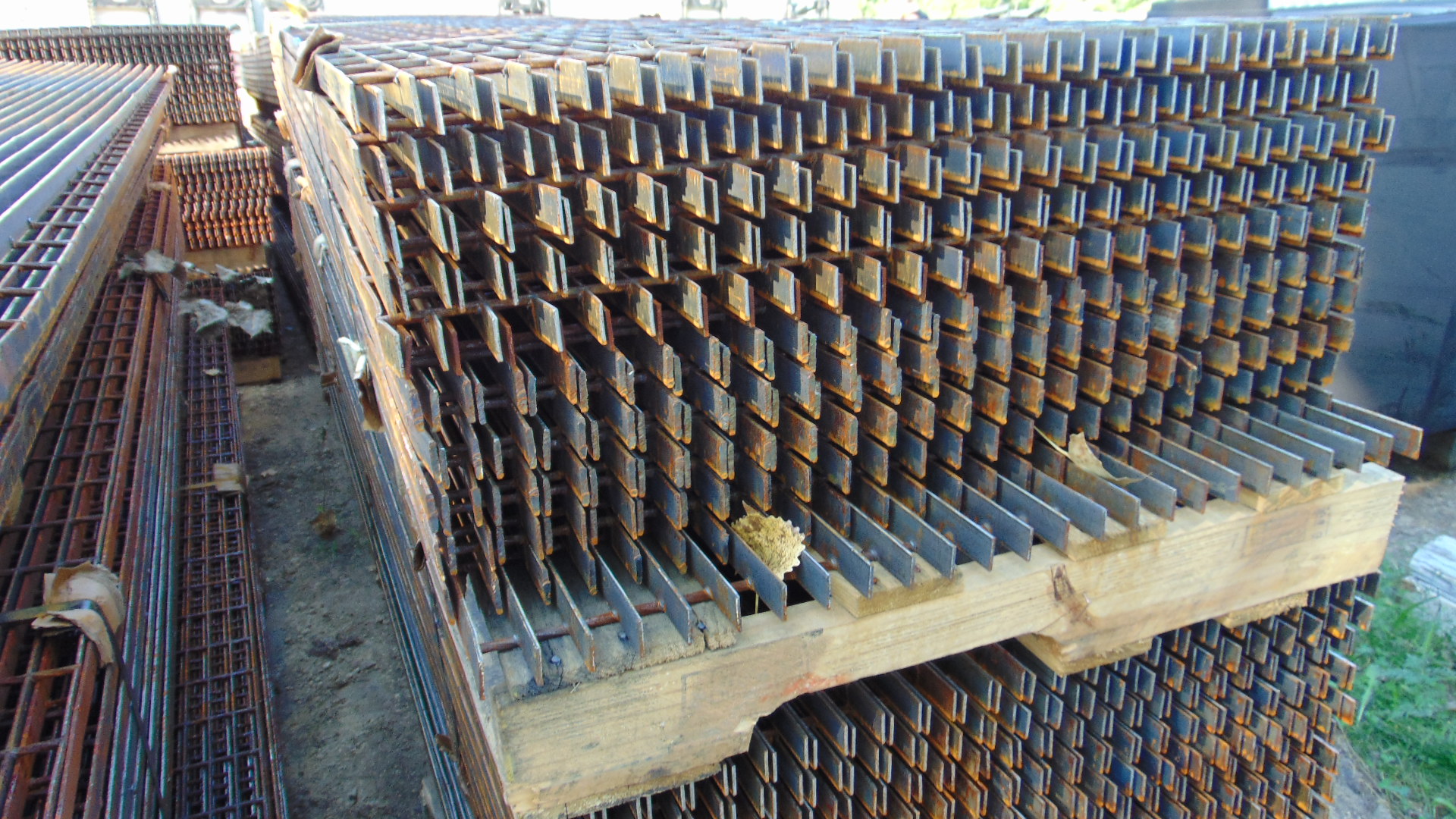Steel Grating - 28-1/2" x 12' x 1" - Image 3