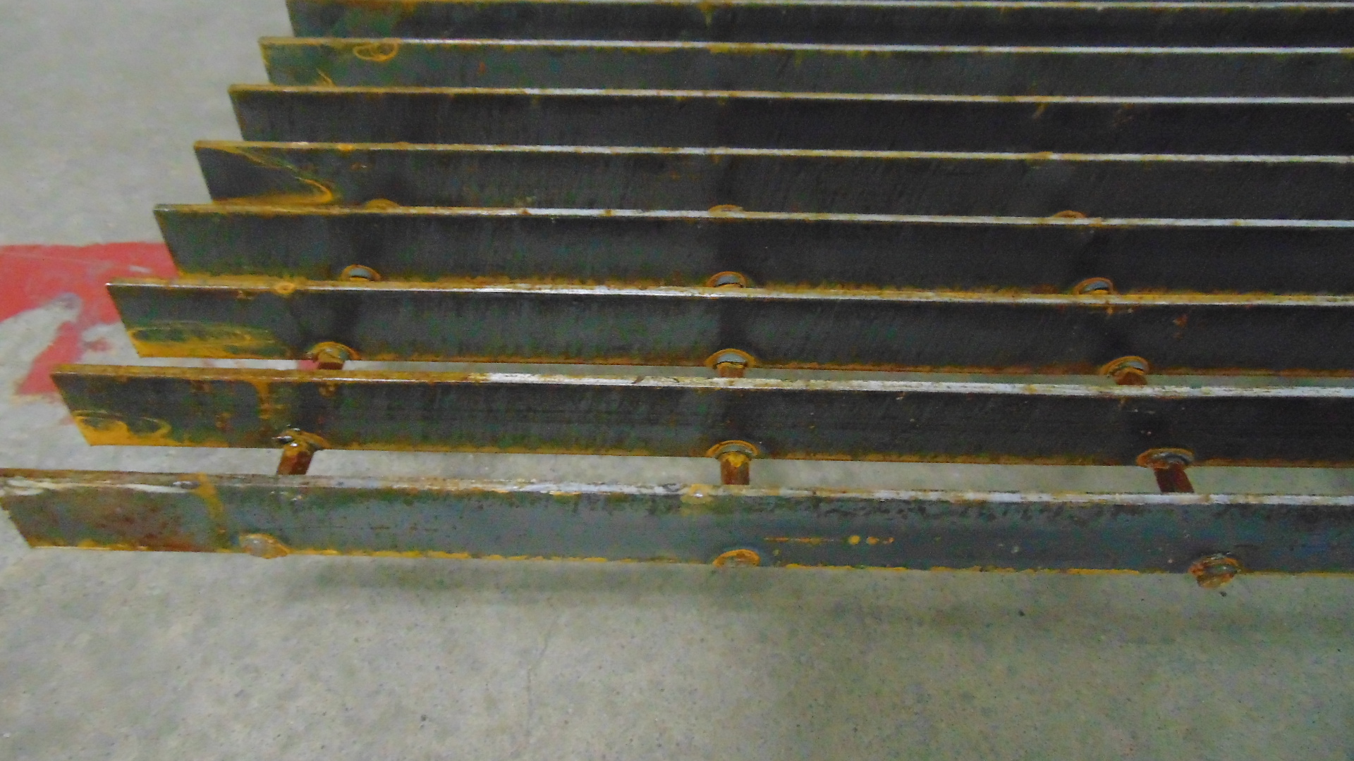 Steel Grating - 21-1/2" x 11' x 1" - Image 3
