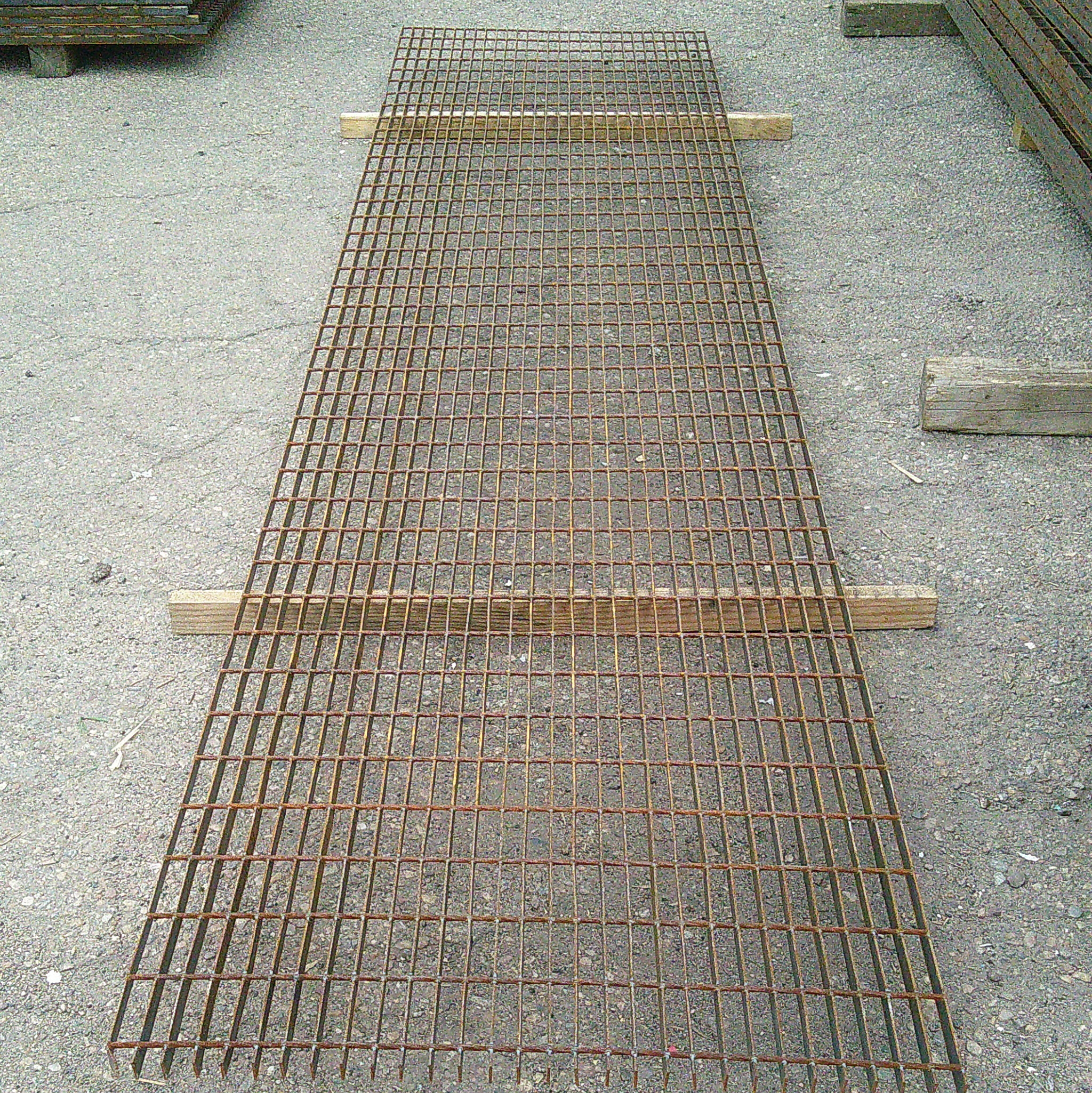 Steel grating
