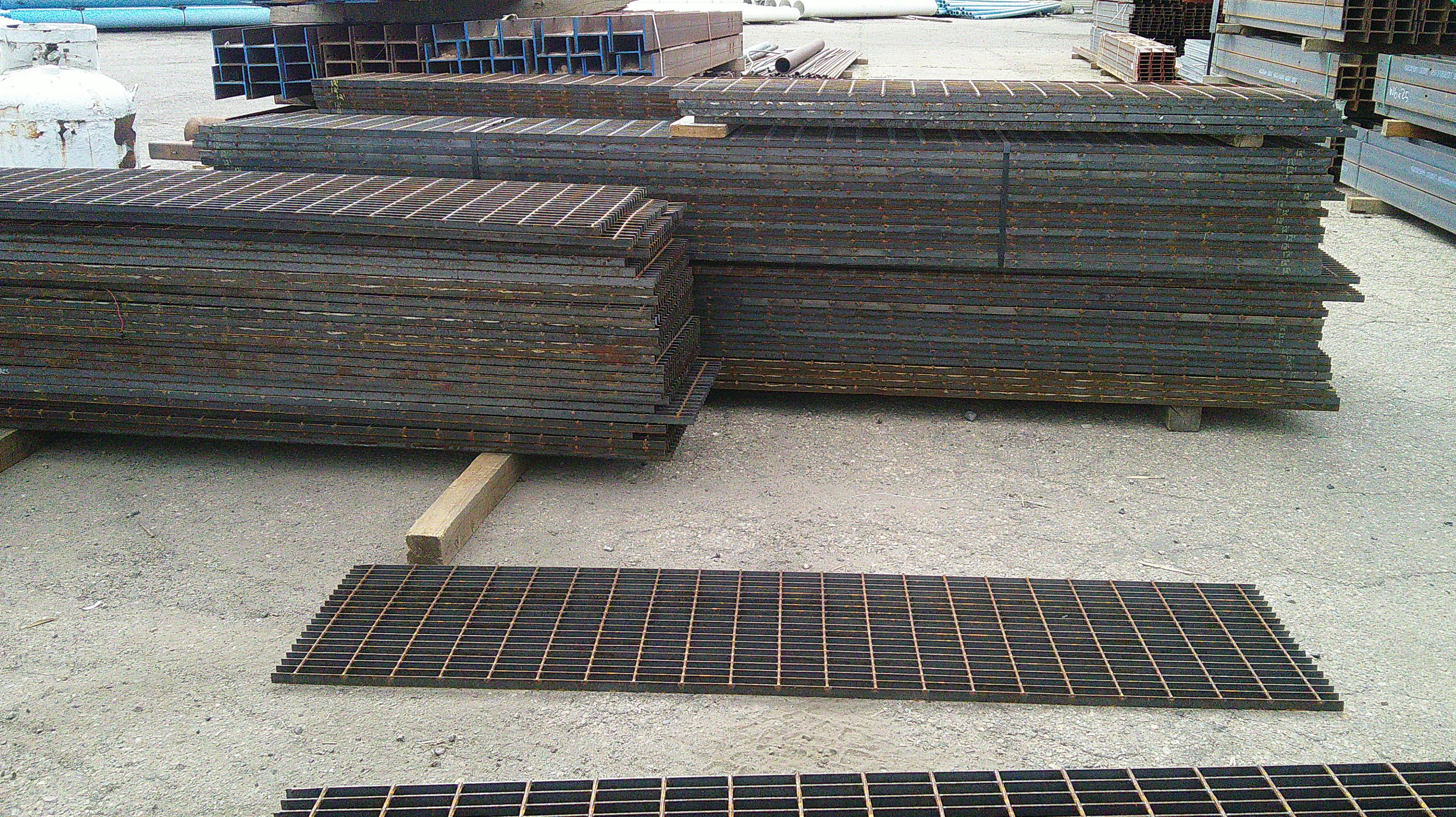 Steel Grating - 21-1/2" x 10' x 1" - Rusty - Image 7